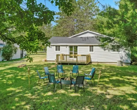 Higgins Hideout *3 minute drive to the beach* Hotéis em Gerrish Township