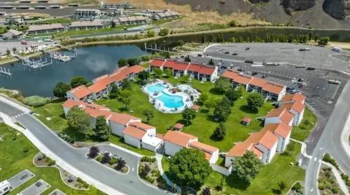 #188 Condo near large pool & shuttle to Gorge Amp-book separately