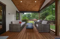 LUXURY FARMHOUSE, 2 Living spaces, Sleeps 12, PRIVATE in the mtns, 10min to town