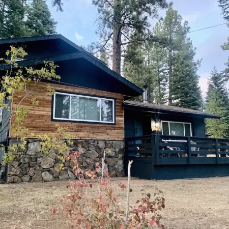 Multi-Family Vacation Bliss -Walk to Beach & Nature Trails Pet OK