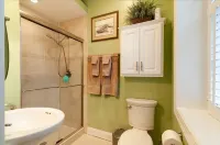 Quaint and cozy condo in the HEART of Charleston's Historic District!