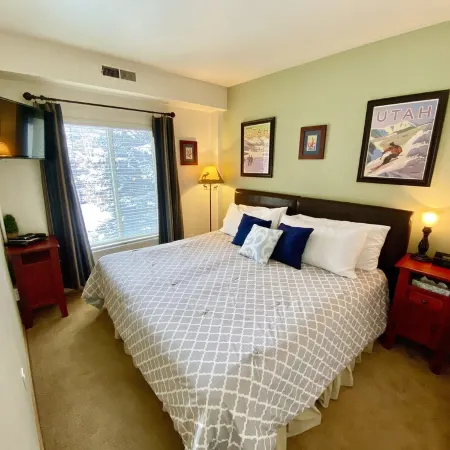 Park Station 3-Bdrm Old Town Main St Town Lift Heated Pool & Hot Tub Parking