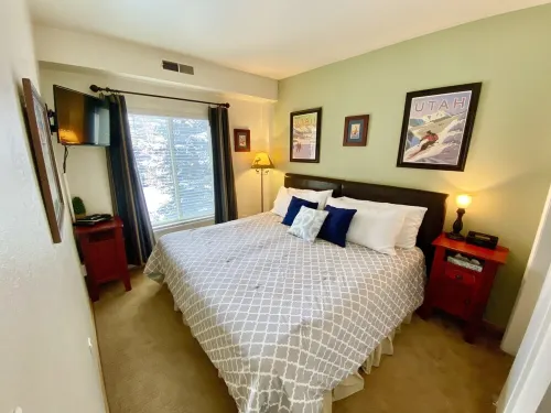 Park Station 3-Bdrm Old Town Main St Town Lift Heated Pool & Hot Tub Parking
