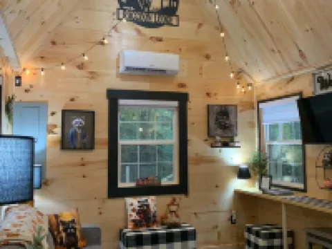 Raccoon Lodge at Coops Creek Cabins Hotels in Dunlap