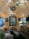 Raccoon Lodge at Coops Creek Cabins
