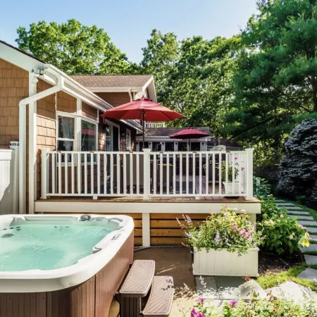 Relax villa ,hot tub and New Heated pool ,7 minutos from the beach