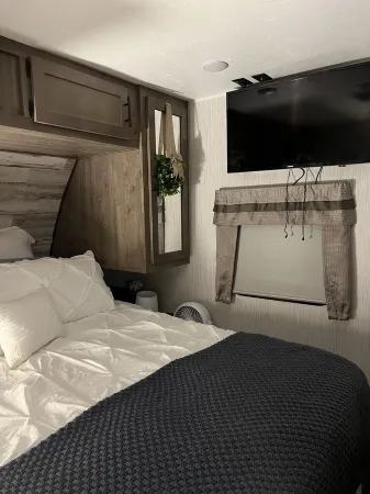 Cozy camper in Clemson Hills.  5 minutes from Clemson University.  Pet friendly! Отели рядом с достопримечательностью «Дайк»