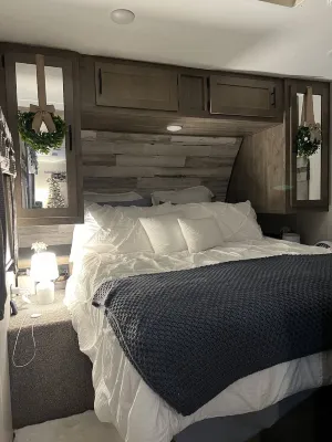 Cozy camper in Clemson Hills.  5 minutes from Clemson University.  Pet friendly! Hotels near Keowee Marina | Boat Rentals Lake Keowee