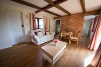Luxury Country Cottage with Access to Swimming Pool