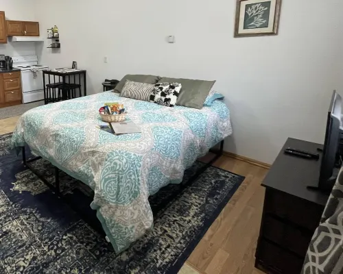 Cozy and private home away from home! Ask about the car rental option! โรงแรมในซิตกา