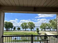 Cozy Lake View Condo Hotels in Storm Lake