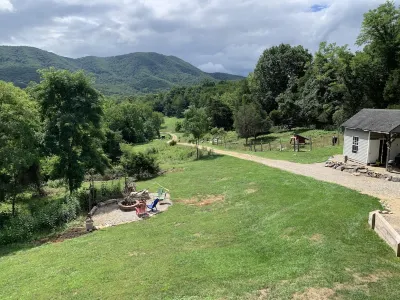Breathtaking Mountainside Farm Escape -10 min to VA TECH, 20 to Aquatic Center Hotels in der Nähe von Virginia Tech College of Liberal Arts and Human Sciences