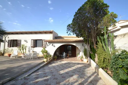 Villa Silvana an oasis of relaxation near the sea Отели в г. Мазара-дель-Валло