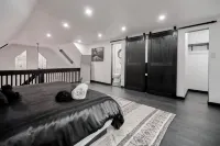 BLVCK Cabin II w/ Hot Tub in the Mountains near Bushkill Fall