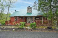Spacious 2 bed cabin, hot tub close to attractions Hotels near KARM Stores