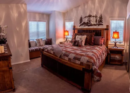 Fully Stocked & Spacious McCloud 3Bed/ 2.5  Walk to Lake 1-Car Garage Отели рядом с достопримечательностью «Санд Харбор»