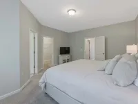 Where Relaxation Meets Home, KING Suite Retreat, 14 MINS to RDU Airport, POOL Hotels in Cedar Fork