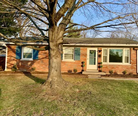 Stylish Mid-Century Modern Home 5 minutes to downtown