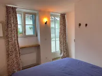 Charmantes Renoviertes Haus in Altem Anwesen mit Privatem Innenhof und Parkplatz