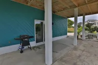 Deep Winter Discounts 350 ft to Beach Access