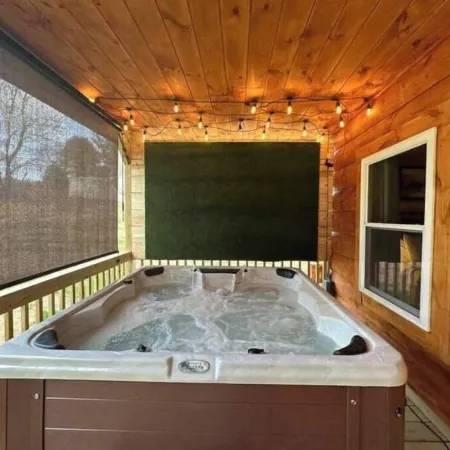 Chantilly Ridge. Hot Tub, Wifi, Near Blue Ridge Parkway
