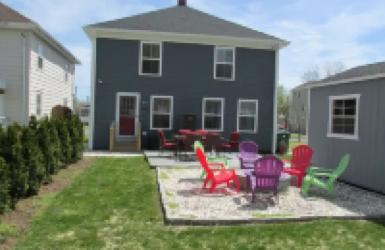 American Four-Square completely renovated, easy walk to the beach!