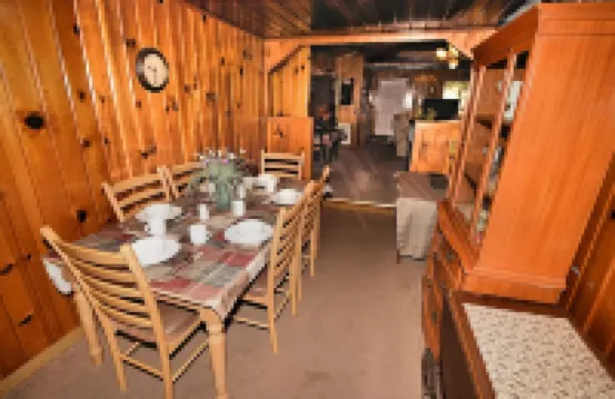 Twain Harte Vacation Rentals - Lake Member, Free WIFI, HD TV, Walk To Town/Lake