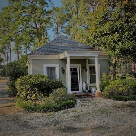 Charming one bedroom Carriage House a part of the Eden at Gracefield Event Venue