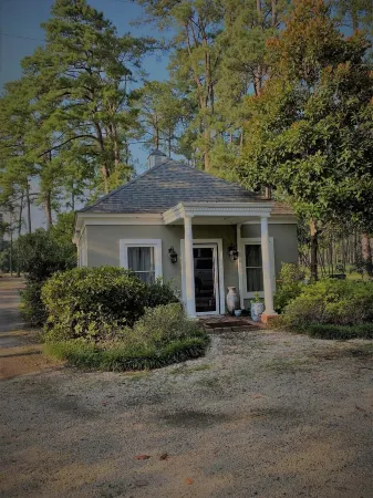 Charming one bedroom Carriage House a part of the Eden at Gracefield Event Venue