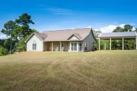 Cozy Cottage, Lakeview, Firepit, and Fishing @ Jolie Vue South Toledo Bend State Park附近的飯店