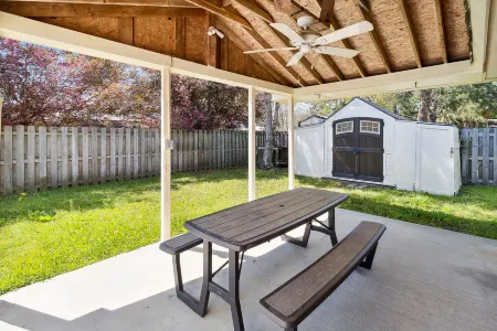 Private POOL Paradise w/ Game Lounge! Отели рядом с достопримечательностью «Спортивная площадка Стиплчейз»