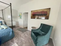 Beautiful 2-story Lakefront Home @ Irving Lake - Sleeps 8 Hotels near ALDI