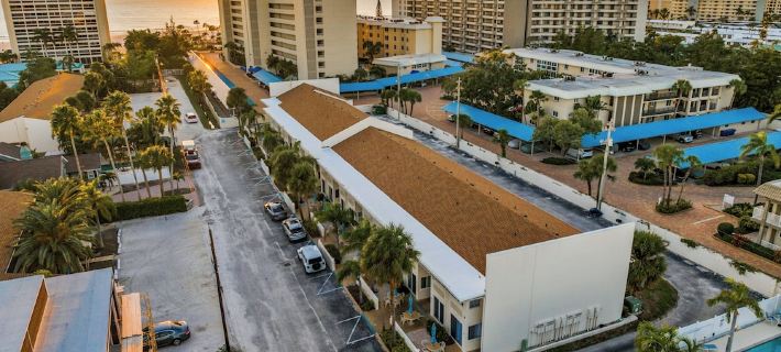 Sunny & Comfy ~ Steps to Siesta Key Beach ~ Pool! Ξενοδοχεία στην πόλη Siesta Key