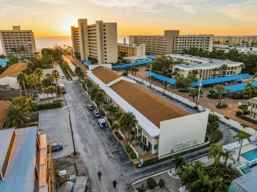 Sunny & Comfy ~ Steps to Siesta Key Beach ~ Pool! - شاطئ