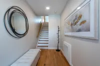 Sunny Downtown 2BR w/ Parking - 4-Star