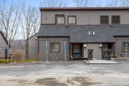 NEW! Pool/Hot tub/Summer Family Fun! On Mtn @ Camelback