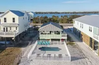 Adorable Beach Bungalow One Block from the Gulf Heated Pool Available OCT-May!