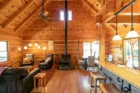 Wondertree Mountain Cabin– Luxury 3BR Cabin with Outdoor Hot Tub, Hot Springs NC Các khách sạn ở 8 Spring Creek