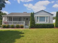 Beautifully Furnished 3 Bedroom, 1 Bath House close to the Hard Rock Casino! Hotels near Walgreens Pharmacy at Bristol Regional Medical Center