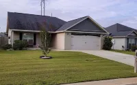 NEW LISTING - GREAT LOCATION! 3Br/2Ba