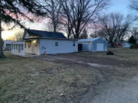 The Iowa Auntie’s 👩🏼‍🌾Quirky Little Shanty.  Better than staying with family! 😉