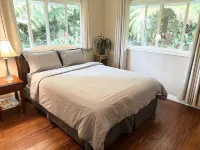 Parklike 4 bedroom AnthuriumHouse, 3+ acres, peaceful, gated, convenient