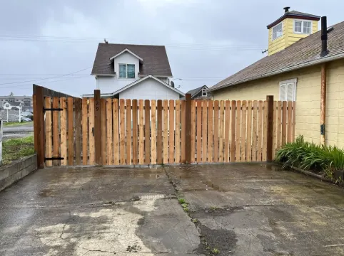 Old Town Cottage in Port of Siuslaw,  King Bed