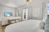 Luxurious Large Studio overlooking 30A nestled between Rosemary and Alys Beach