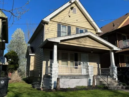 Trendy in Tremont, Lower CLE