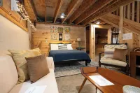 Pap’s Place-Pet friendly Lakefront cabin w/dock on secluded Lake Hartwell cove