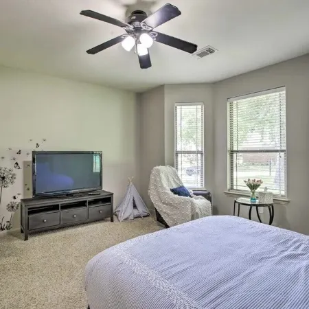 Welcoming Montgomery Home in April Sound Gated Community!