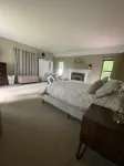 Quiet retreat walking distance to Downtown