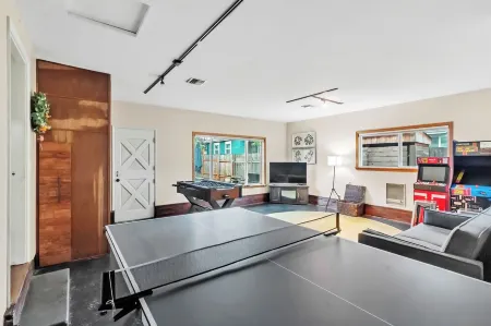 Eugene Retreat walk to Autzen & Pet-Friendly