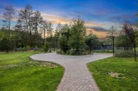 Riverfront Cabin with Hot Tub, Games & Wild Blackberry Trails